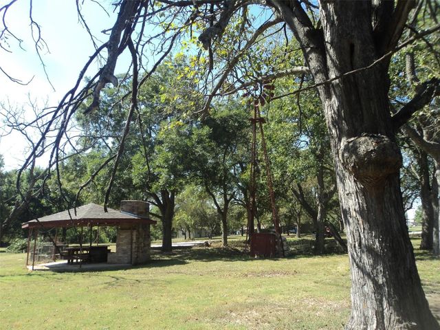 450 County Road 4225, Bonham, TX 75418