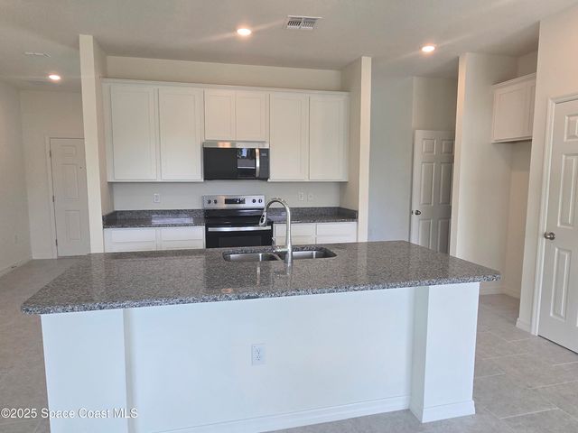 530 Breakwater Street SE, Palm Bay, FL 32909