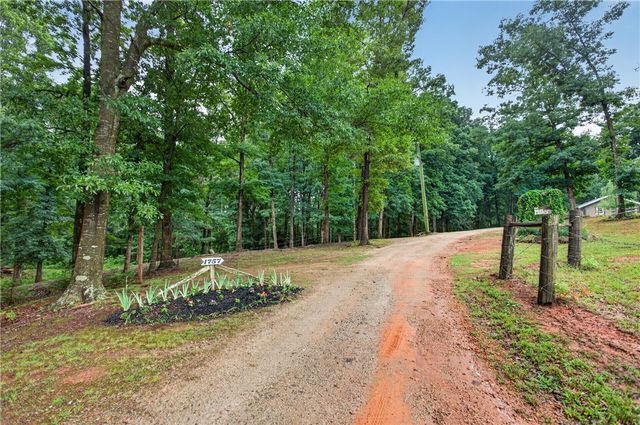 1757 Old Dobbin Bridge Rd Road, Townville, SC 29689