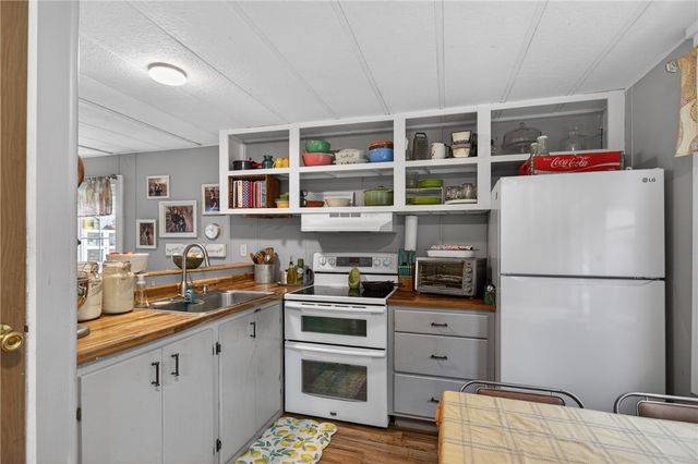 1757 Old Dobbin Bridge Rd Road, Townville, SC 29689