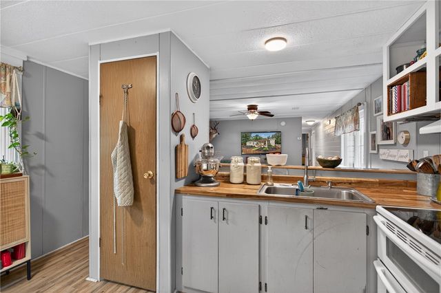 1757 Old Dobbin Bridge Rd Road, Townville, SC 29689
