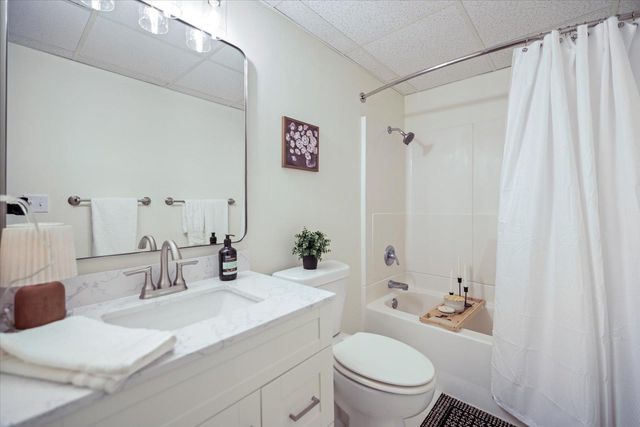 4497 Evergreen Drive, Vadnais Heights, MN 55127