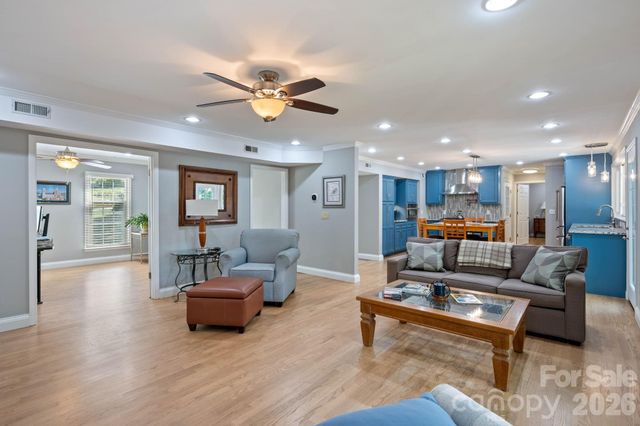 200 35th Avenue NW 5, Hickory, NC 28601