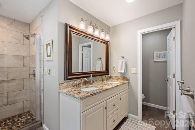 200 35th Avenue NW 5, Hickory, NC 28601