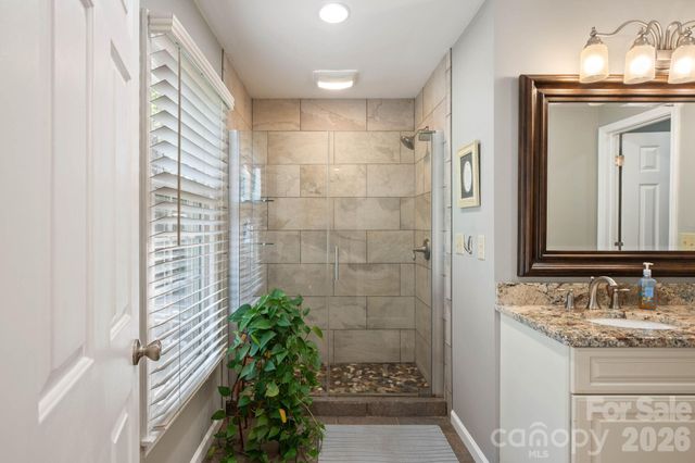 200 35th Avenue NW 5, Hickory, NC 28601