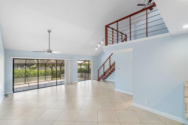 6850 NW 2ND Avenue 18, Boca Raton, FL 33487