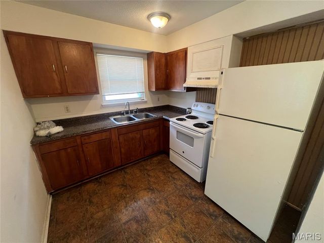 160 Barto Drive, St Louis, MO 63135