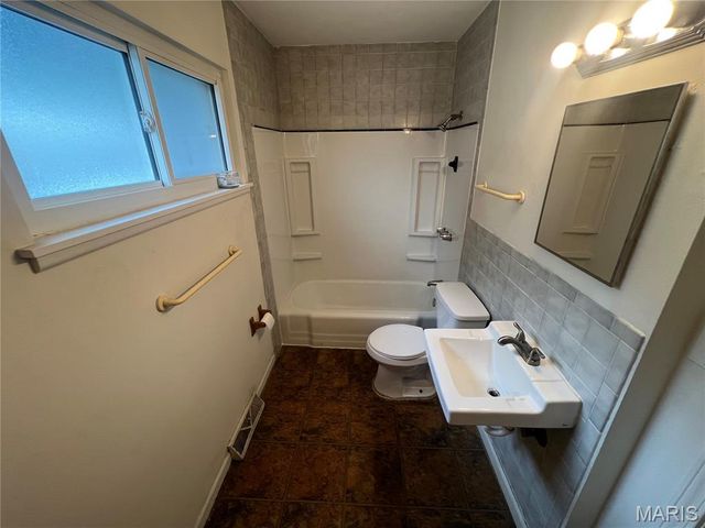 160 Barto Drive, St Louis, MO 63135