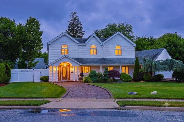 79 Constellation Road, Levittown, NY 11756