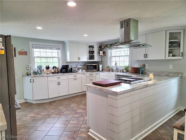 5869 Oberlin Road, Amherst, OH 44001
