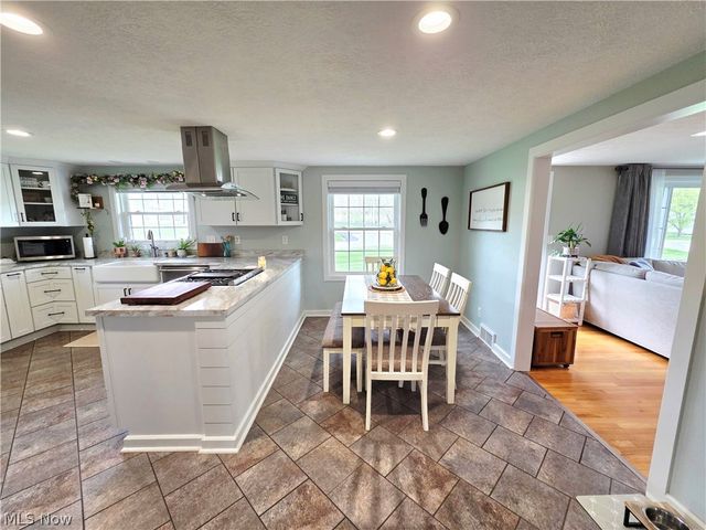 5869 Oberlin Road, Amherst, OH 44001