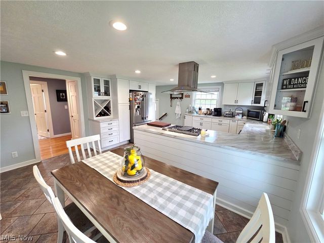 5869 Oberlin Road, Amherst, OH 44001