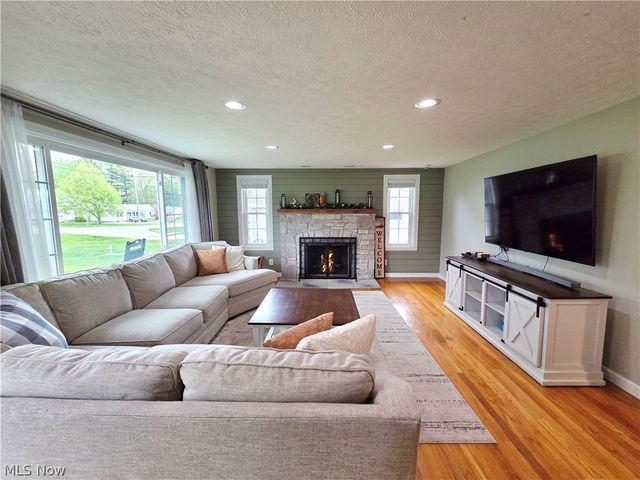 5869 Oberlin Road, Amherst, OH 44001