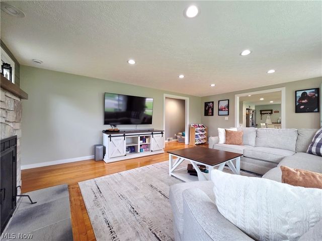 5869 Oberlin Road, Amherst, OH 44001