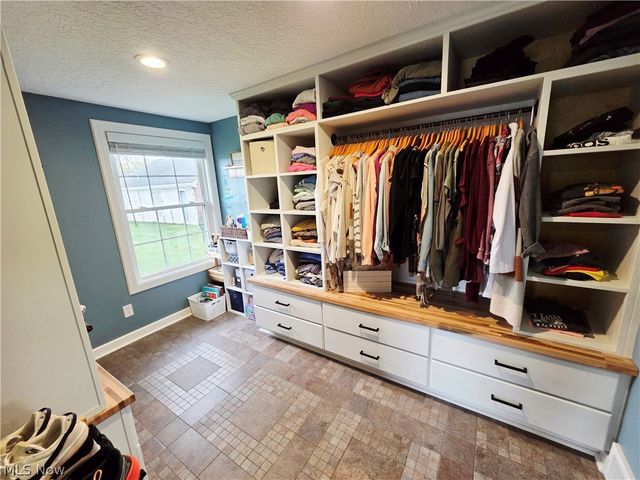 5869 Oberlin Road, Amherst, OH 44001