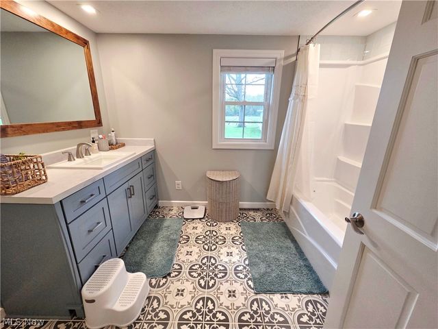 5869 Oberlin Road, Amherst, OH 44001