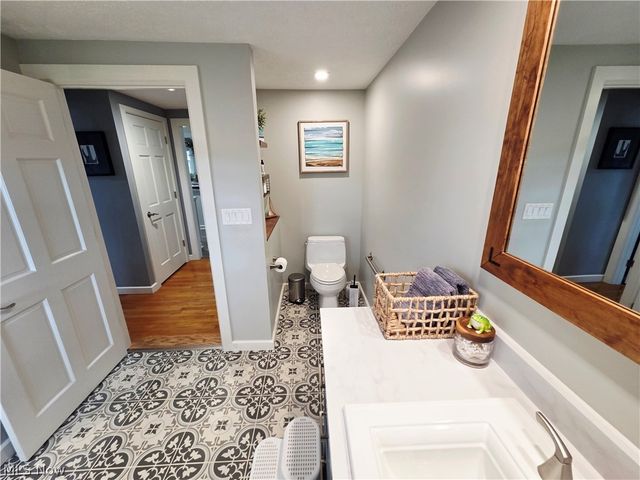 5869 Oberlin Road, Amherst, OH 44001