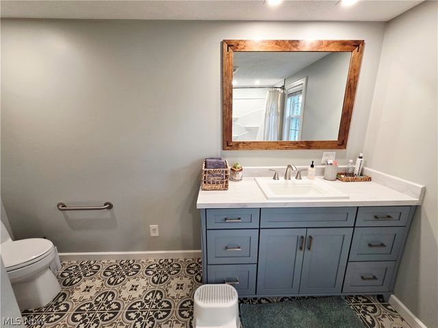 5869 Oberlin Road, Amherst, OH 44001