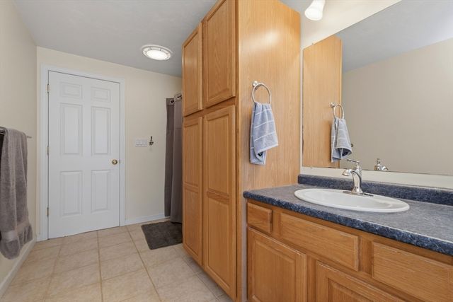 27 Colburn 27, Northborough, MA 01532