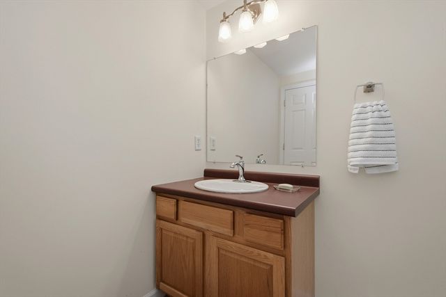 27 Colburn 27, Northborough, MA 01532