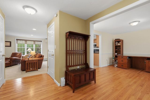 27 Colburn 27, Northborough, MA 01532