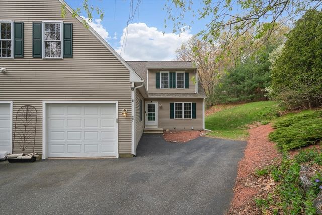 27 Colburn 27, Northborough, MA 01532