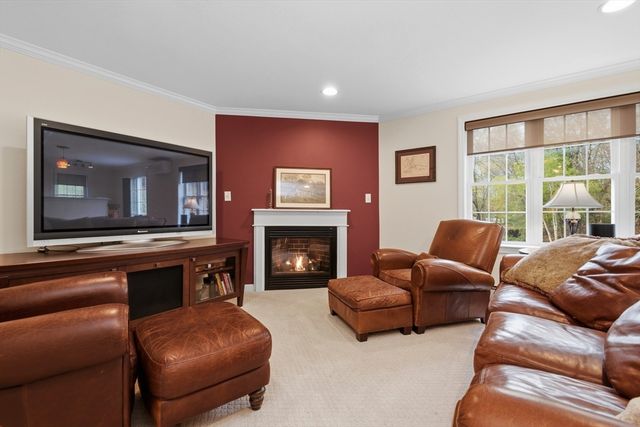 27 Colburn 27, Northborough, MA 01532
