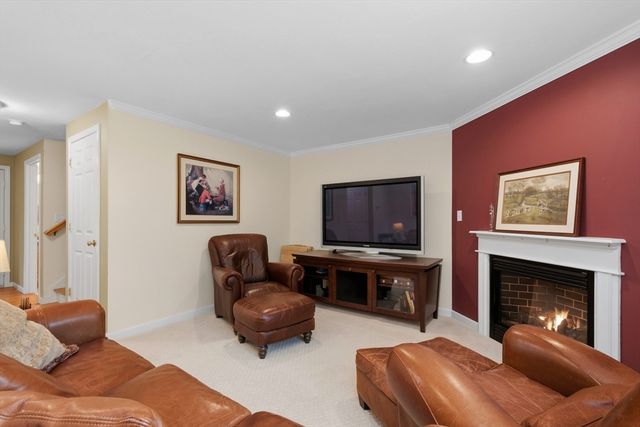 27 Colburn 27, Northborough, MA 01532