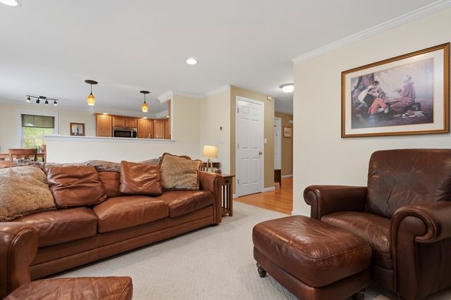 27 Colburn 27, Northborough, MA 01532