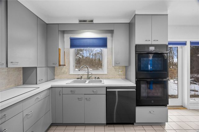 264 Clover Hills Drive, Brighton, NY 14618