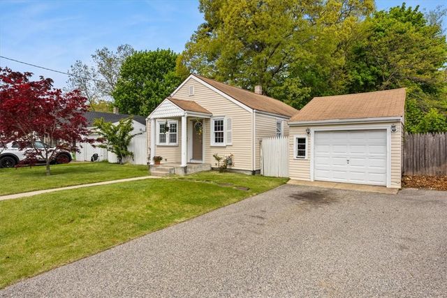 15 Community Road, Warwick, RI 02889