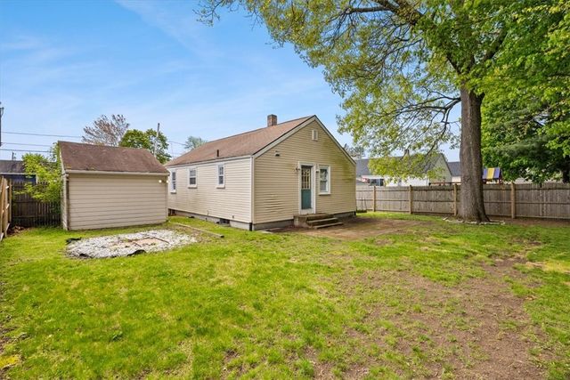 15 Community Road, Warwick, RI 02889