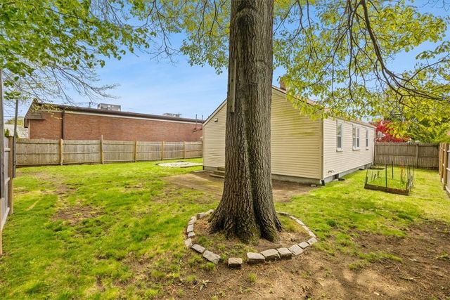15 Community Road, Warwick, RI 02889