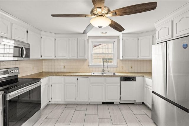 15 Community Road, Warwick, RI 02889