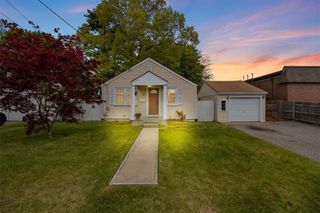 15 Community Road, Warwick, RI 02889