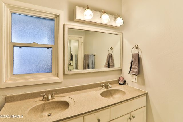 511 W Gilmore Street, Winslow, AZ 86047