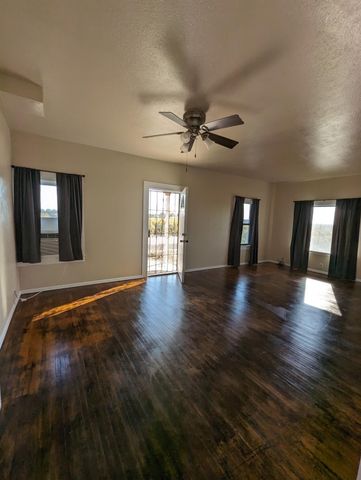11888 W Shaw Avenue, Fresno, CA 93723