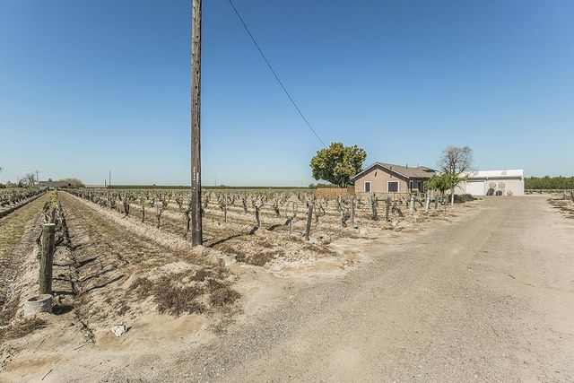 11888 W Shaw Avenue, Fresno, CA 93723