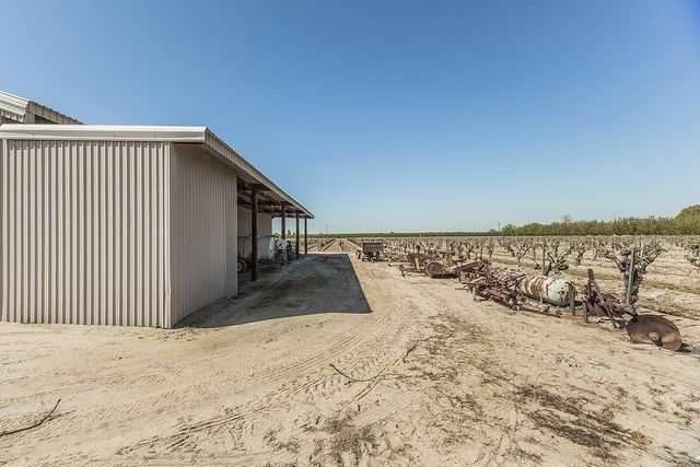 11888 W Shaw Avenue, Fresno, CA 93723