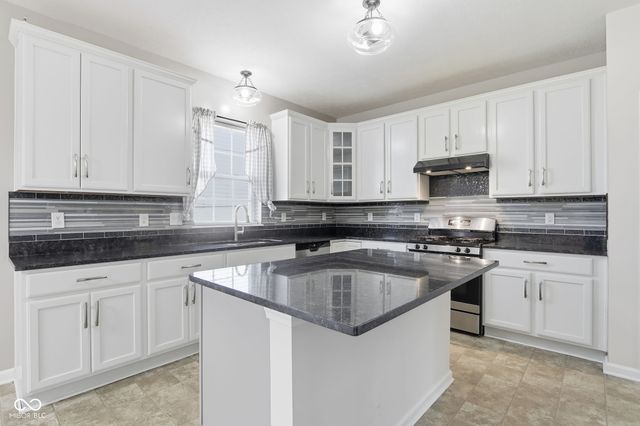 8178 KILBORN Way, Avon, IN 46123