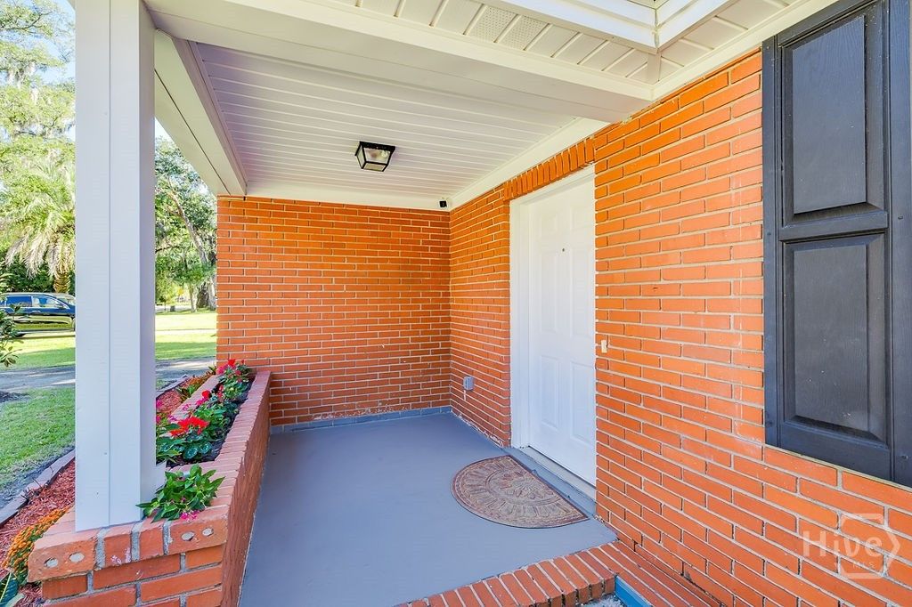 Image 8 of property listing at 119 Chippewa Drive, Savannah, GA 31406