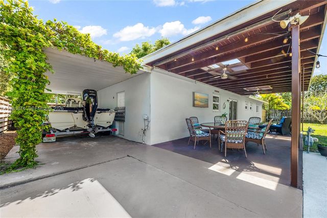 18044 SW 89th Pl, Palmetto Bay, FL 33157