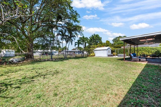 18044 SW 89th Pl, Palmetto Bay, FL 33157