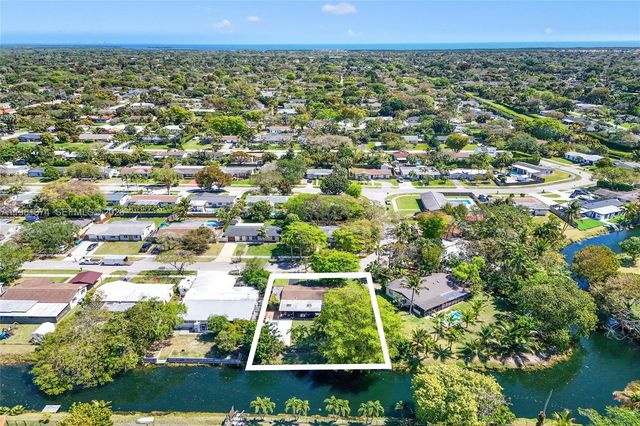 18044 SW 89th Pl, Palmetto Bay, FL 33157