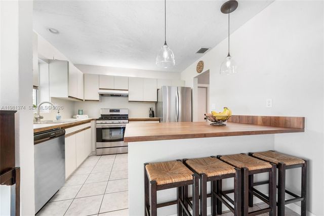 18044 SW 89th Pl, Palmetto Bay, FL 33157