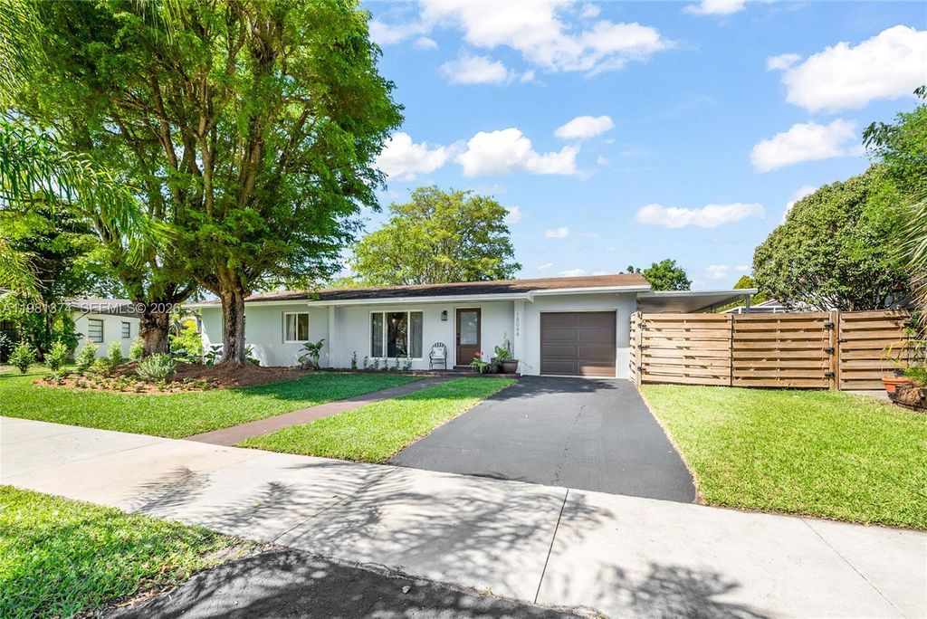 18044 SW 89th Pl, Palmetto Bay, FL 33157