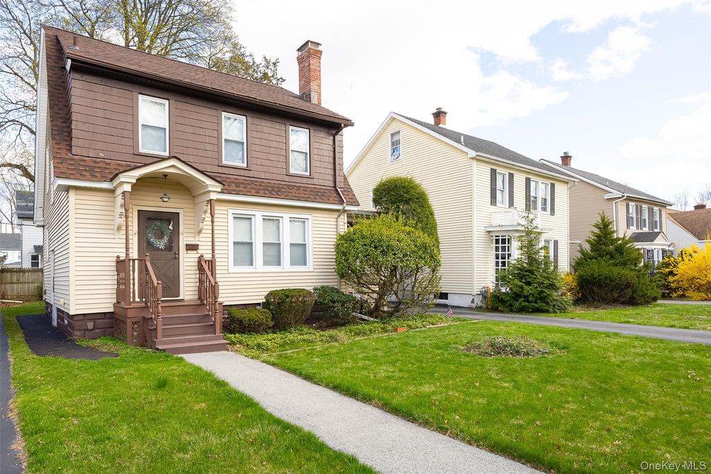 14 Lown Court, Poughkeepsie, NY 12603