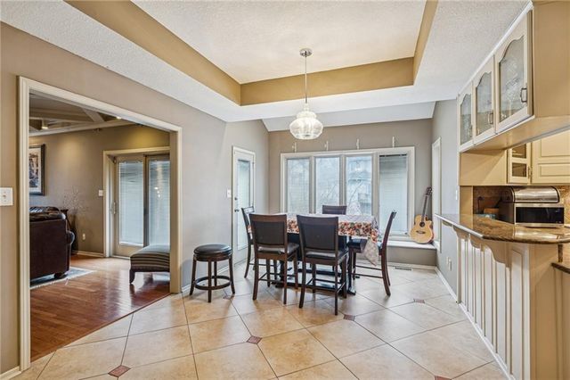 132 The Woodlands Drive, Gladstone, MO 64119
