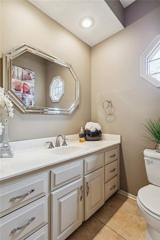 132 The Woodlands Drive, Gladstone, MO 64119