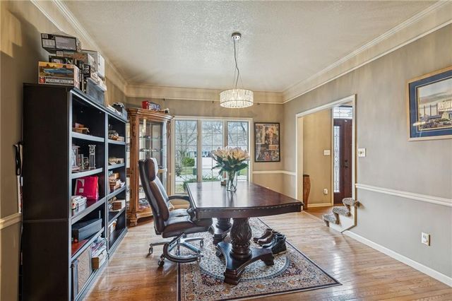 132 The Woodlands Drive, Gladstone, MO 64119